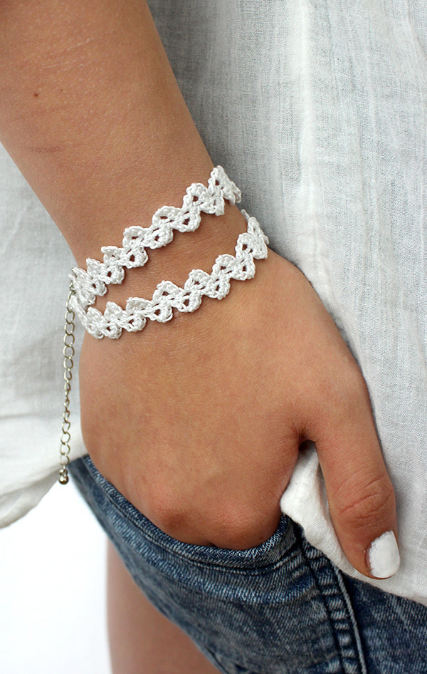 Choker & Wickelarmband im Wellenmuster