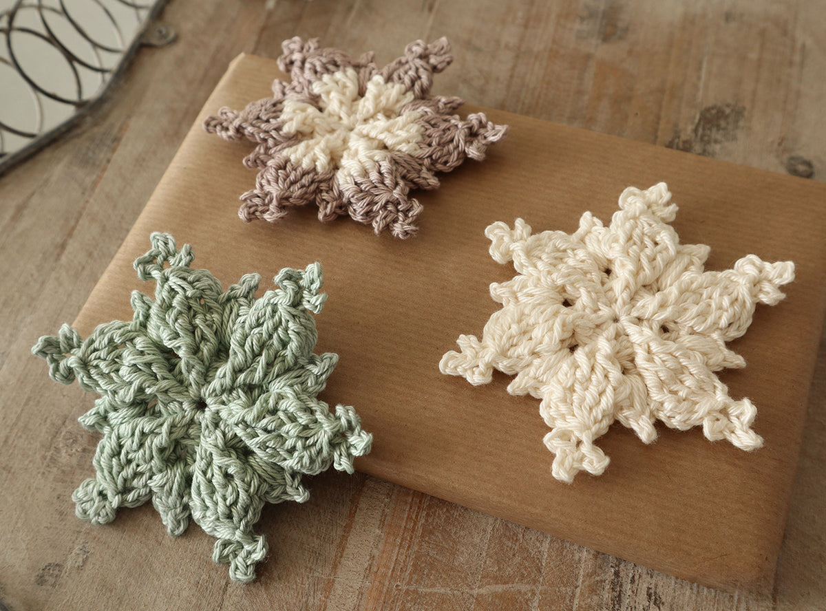 Schneeflocke „Fjolla“ – Baumschmuck, Anhänger & Tischdeko