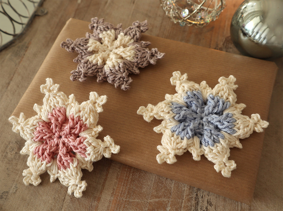 Schneeflocke „Fjolla“ – Baumschmuck, Anhänger & Tischdeko
