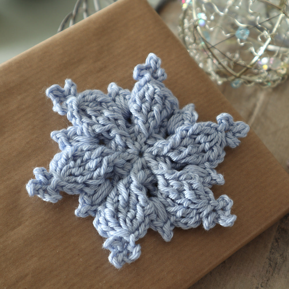 Schneeflocke „Fjolla“ – Baumschmuck, Anhänger & Tischdeko