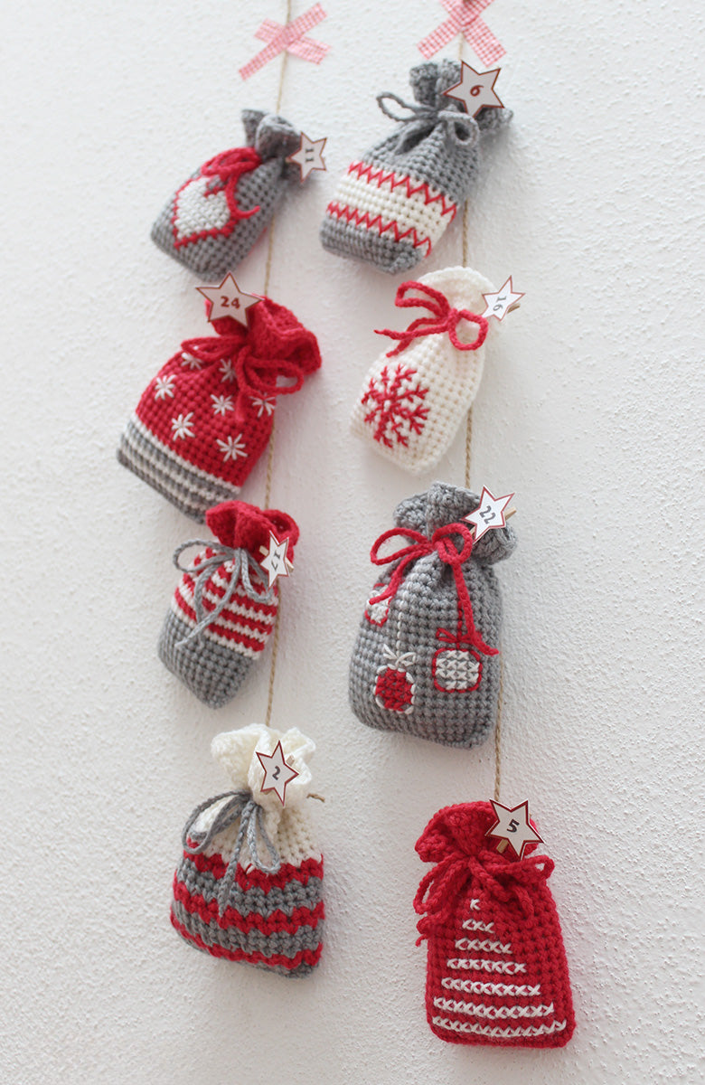 Adventskalender "Classic" zum Besticken,  2 Größen, 8 Motive