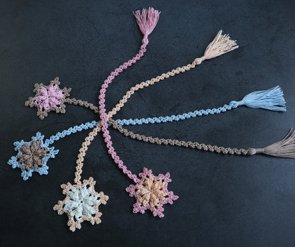Lesezeichen „Kleine Flocke“ – Schneeflocke und Geschenkband