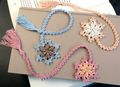 Lesezeichen „Kleine Flocke“ – Schneeflocke und Geschenkband