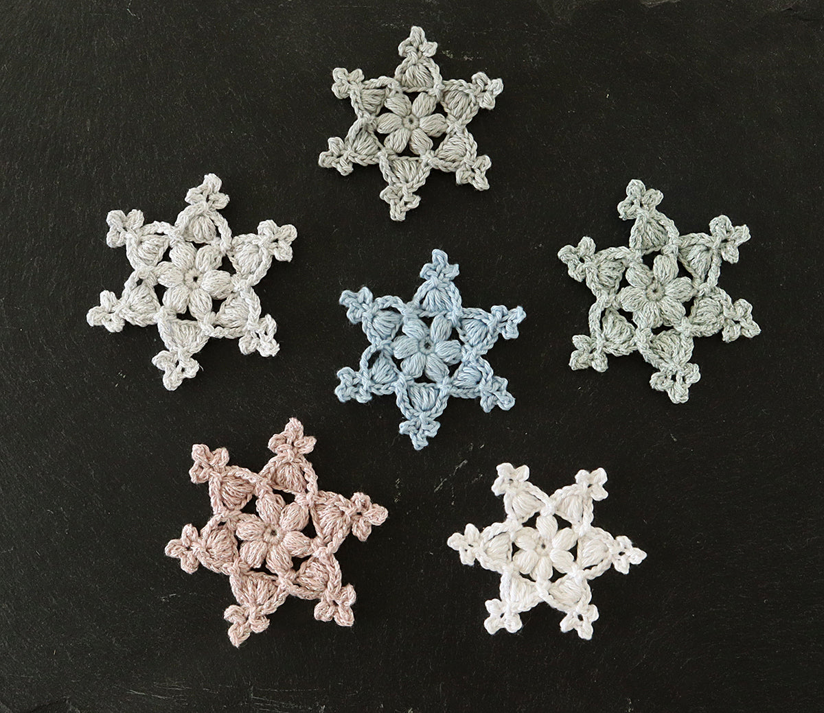 Schneeflocke „Lucy“ – schnelle Winterdeko in 3 Runden