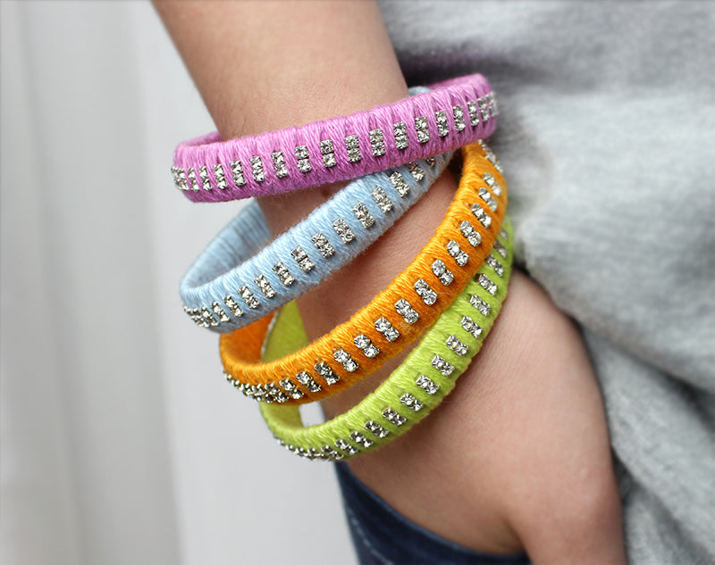 Umwickelte Armreifen mit Strass