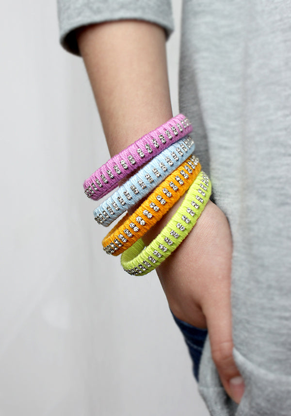 Umwickelte Armreifen mit Strass