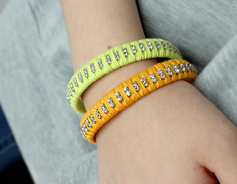 Umwickelte Armreifen mit Strass