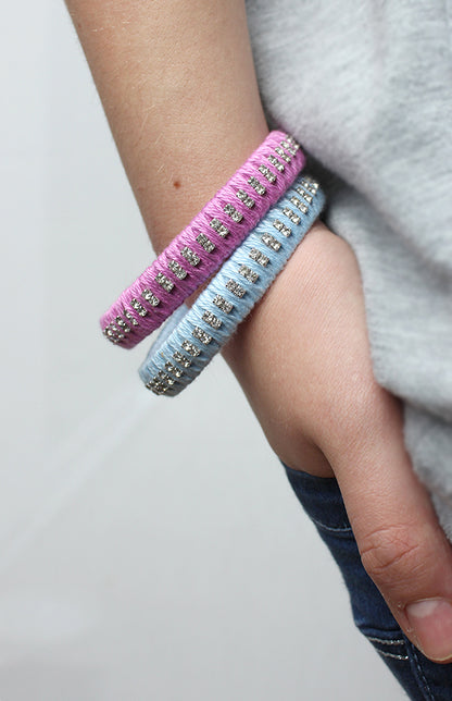 Umwickelte Armreifen mit Strass
