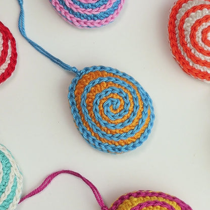 Osterei „Spirelli“ – Häkelanleitung für bunte Osterdeko