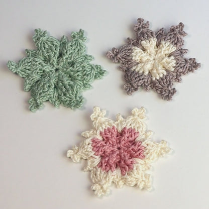 Schneeflocke „Fjolla“ – Baumschmuck, Anhänger & Tischdeko