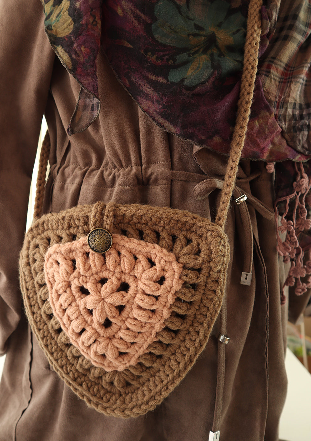 Tasche „Triangle“ – kleine Umhängetasche mit Außenfach