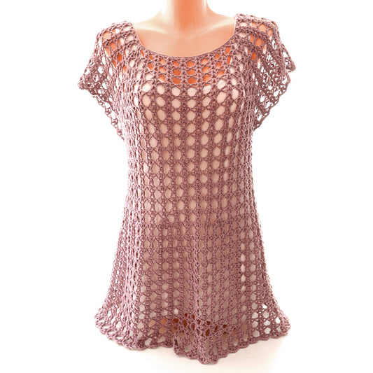 Gehäkelte Tunika „Marlene“ in Rosa als kurzes Shirt und längere Variante mit luftigem Lochmuster
